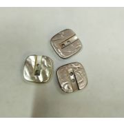 Пуговицы1447 20*20мм серый квадрат