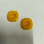 Пуговицы1484 16мм желтый квадрат разрезы