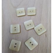 Пуговицы 389 8мм св. бежевый квадрат