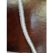 Тесьма узкая с зубчиками молочная 6мм.